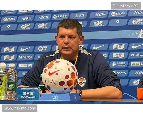 里斯蒂奇赞球员此刻成山东英雄